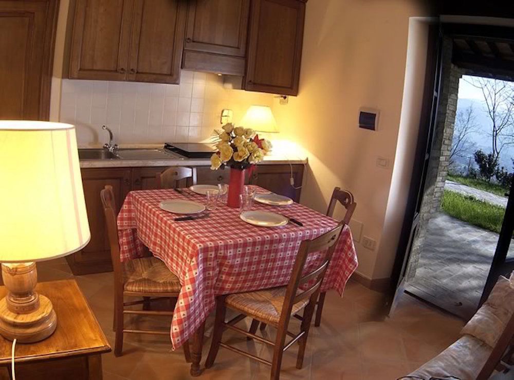 Agriturismo Castagna Alta Valfabbrica Екстер'єр фото